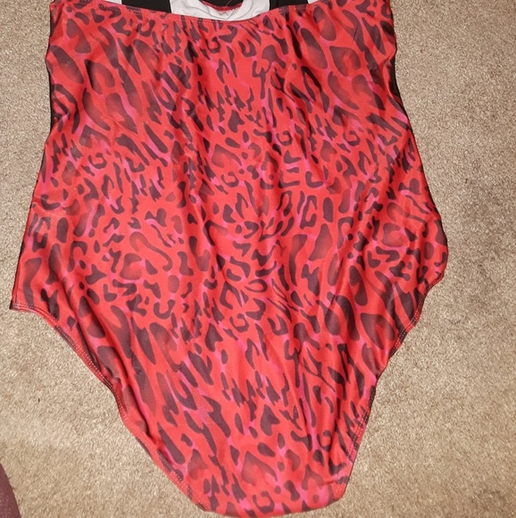 Swumining wear - Picture 4 of 4